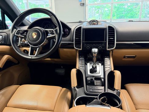 Used 2016 Porsche Cayenne AWD/4WD image 30