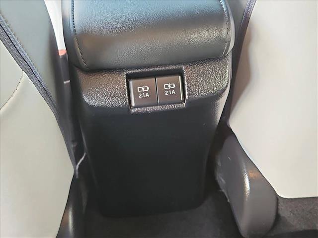 Certified 2022 Toyota Prius Prime XLE w/ Protection Package (TMS) FWD image 24