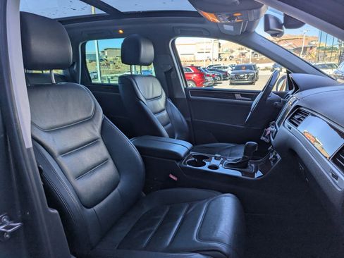 Used 2014 Volkswagen Touareg TDI image 28