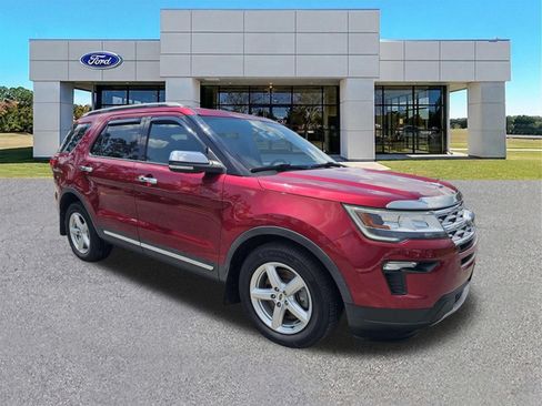 Used 2019 Ford Explorer XLT w/ Equipment Group 201A FWD image 2