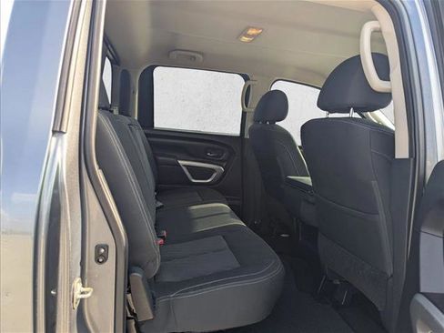 Used 2018 Nissan Titan SV image 17