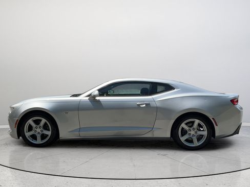 Used 2018 Chevrolet Camaro LT RWD image 6