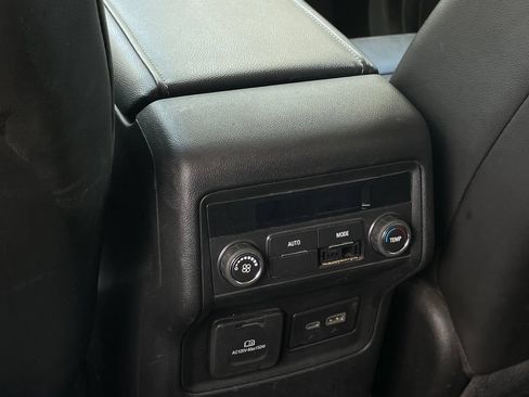 Used 2023 GMC Acadia SLT AWD/4WD image 24