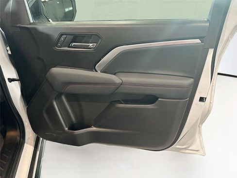 Used 2023 Chevrolet Colorado Z71 w/ Z71 Convenience Package 2 image 12