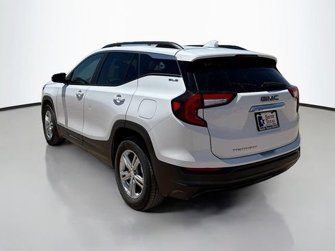 Used 2022 GMC Terrain SLE w/ Driver Convenience Package FWD image 5