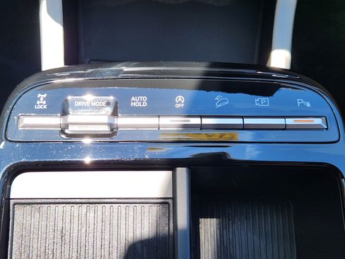 Certified 2025 Hyundai Tucson Limited AWD/4WD image 23