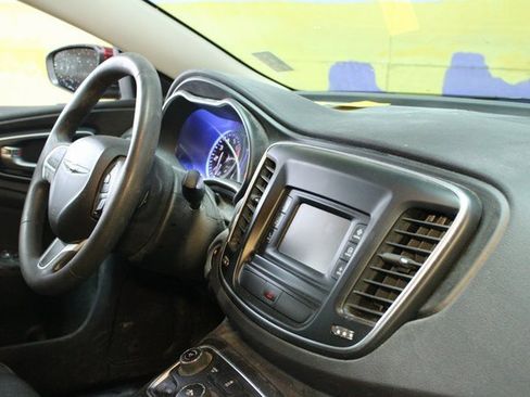 Used 2016 Chrysler 200 LX image 9