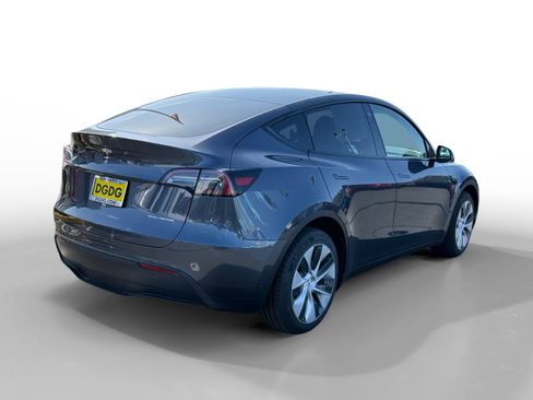 Used 2023 Tesla Model Y Long Range AWD/4WD image 5