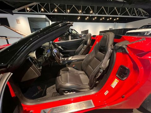 Used 2018 Chevrolet Corvette Stingray Convertible w/ 3LT Preferred Equipment Group RWD image 21