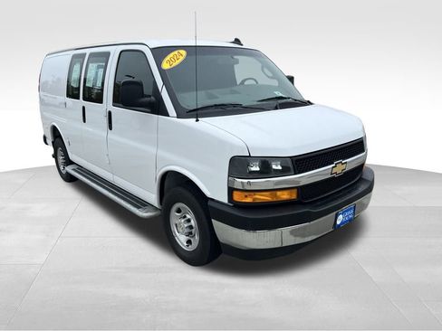 Used 2024 Chevrolet Express 2500 w/ Driver Convenience Package image 9