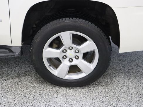 Used 2015 Chevrolet Suburban LT RWD image 10