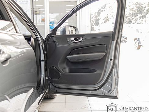Used 2018 Volvo XC60 T5 Momentum w/ Convenience Package AWD/4WD image 39