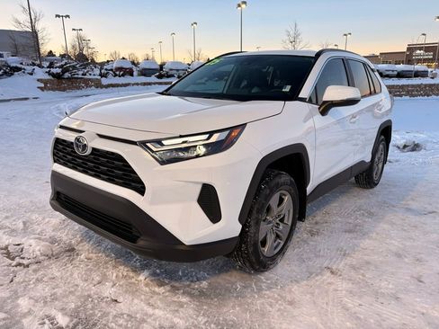 Used 2025 Toyota RAV4 XLE image 3
