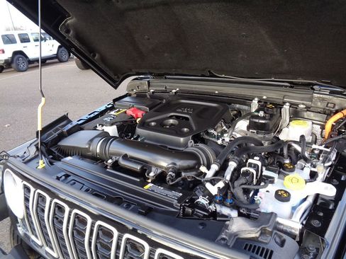 Certified 2025 Jeep Wrangler Sahara 4xe w/ Safety Group image 21