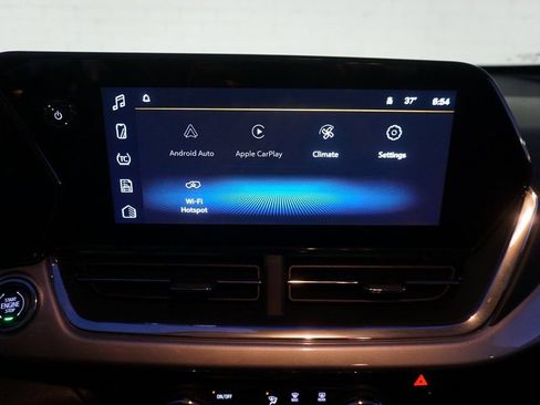 Certified 2025 Chevrolet Trax LT w/ LT Convenience Package image 14