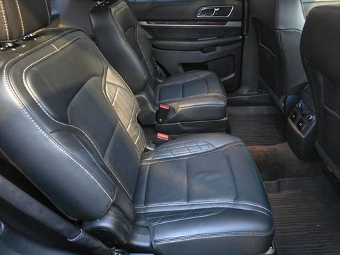 Used 2018 Ford Explorer Platinum image 25