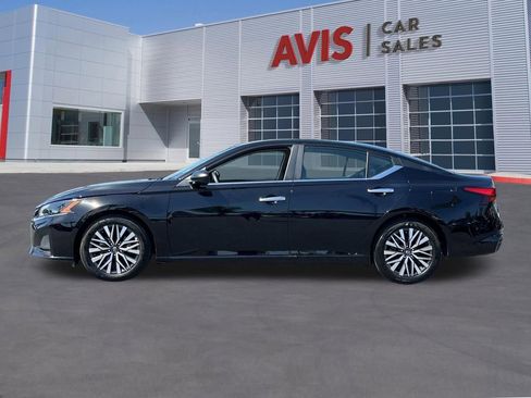 Used 2025 Nissan Altima 2.5 SV FWD image 10