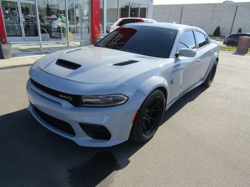 Used 2021 Dodge Charger SRT Hellcat RWD image 3