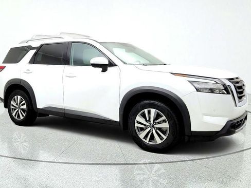 Used 2025 Nissan Pathfinder SL AWD/4WD image 3