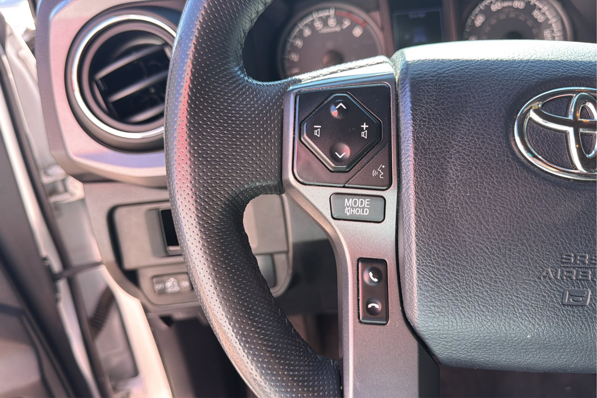 Used 2018 Toyota Tacoma TRD Sport RWD image 21