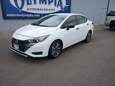 Used 2023 Nissan Versa S w/ S Plus Package FWD image 2