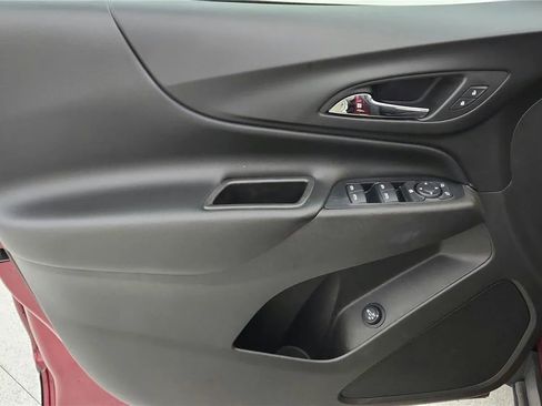 Used 2019 Chevrolet Equinox LT w/ Driver Convenience Package image 31