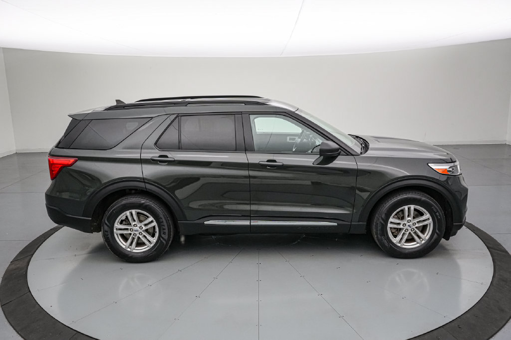 Certified 2023 Ford Explorer XLT w/ Equipment Group 202A AWD/4WD image 3