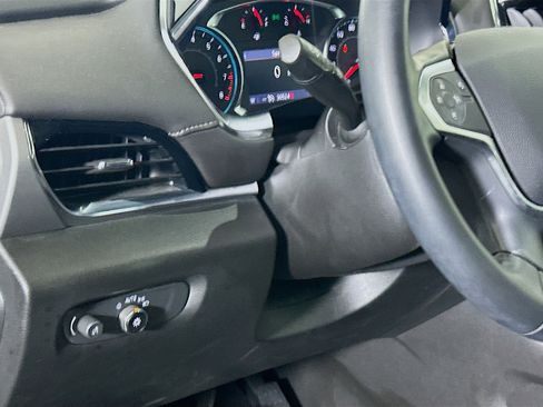 Used 2023 Chevrolet Traverse LT image 17