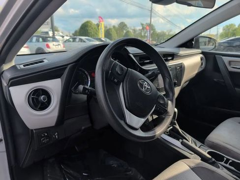 Used 2017 Toyota Corolla L FWD image 18