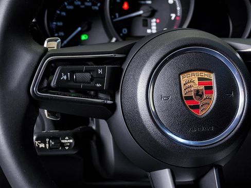 Certified 2025 Porsche Macan image 20