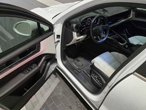 Used 2025 Porsche Cayenne Turbo image 42