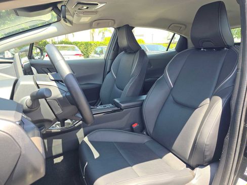 Used 2025 Toyota Prius XLE FWD image 22