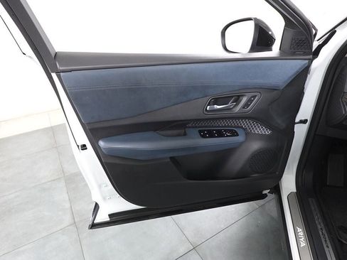 Used 2024 Nissan Ariya AWD image 8