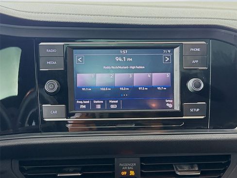 Used 2019 Volkswagen Jetta R-Line image 4