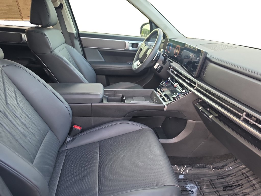 Used 2026 Hyundai Santa Fe SEL FWD image 15