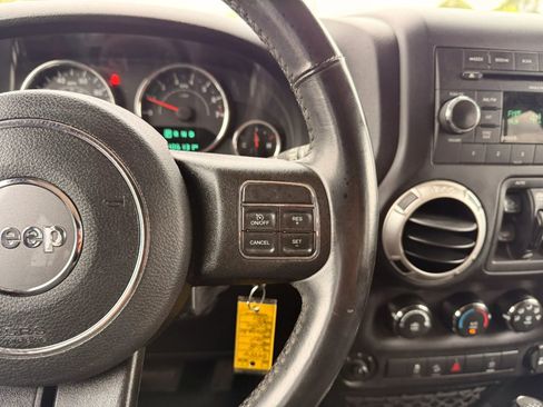 Used 2018 Jeep Wrangler Unlimited Sahara AWD/4WD image 19
