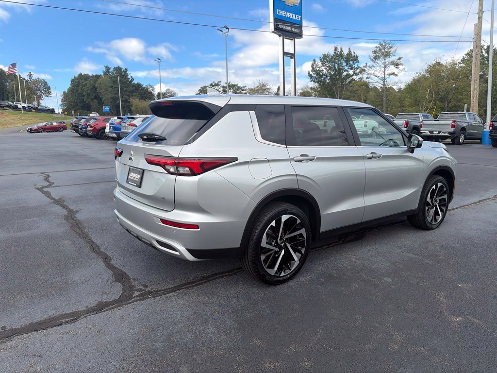 Used 2024 Mitsubishi Outlander SE Black Edition AWD/4WD image 10