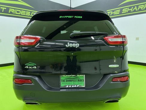 Used 2017 Jeep Cherokee Latitude w/ Comfort & Sound Group AWD/4WD image 8