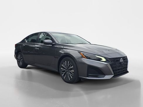 Used 2023 Nissan Altima 2.5 SV image 7