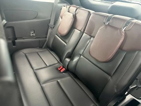 Used 2022 Ford Explorer Platinum w/ Equipment Group 601A AWD/4WD image 17