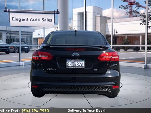 Used 2016 Ford Focus SE w/ SE Sport Package FWD image 6