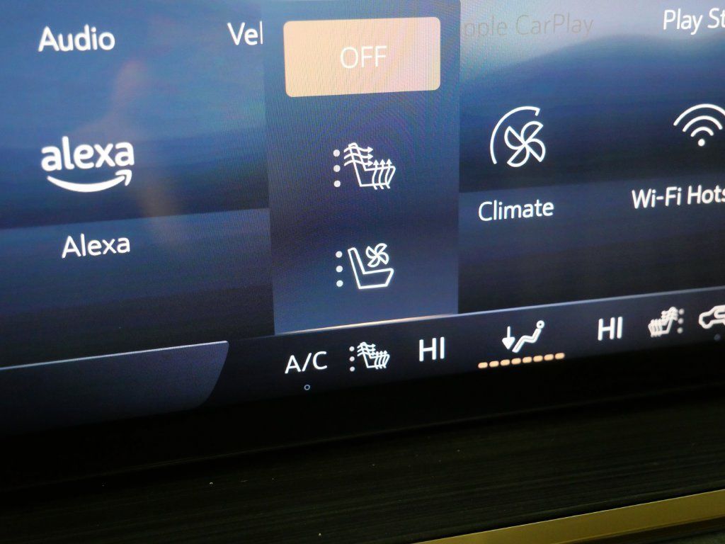 Used 2025 Buick Envision Avenir AWD/4WD image 34