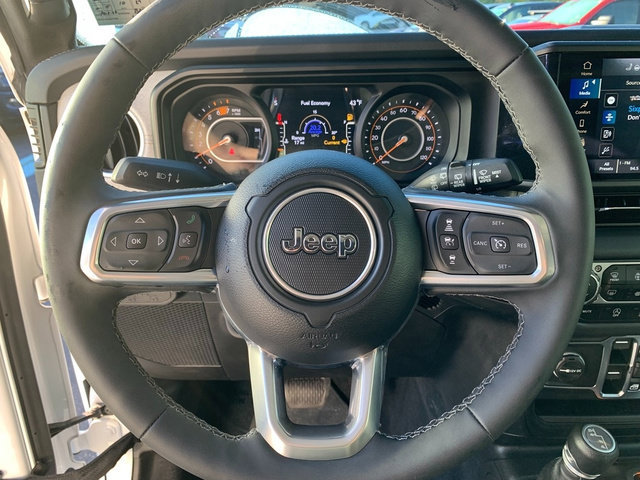 Used 2025 Jeep Wrangler Unlimited Sahara AWD/4WD image 19