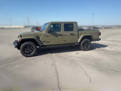 New 2025 Jeep Gladiator Sport image 5