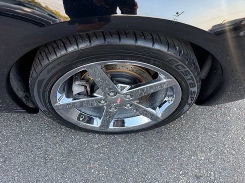 Used 2005 Chevrolet Corvette Coupe w/ Preferred Equipment Group RWD image 9