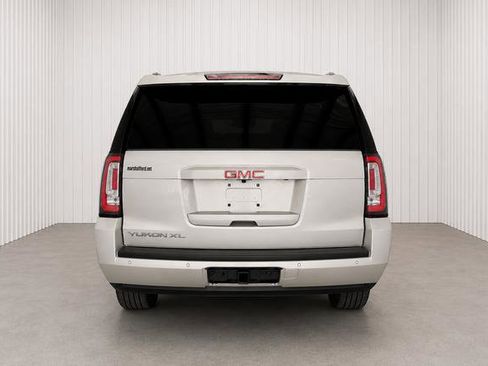 Used 2017 GMC Yukon XL SLT AWD/4WD image 5