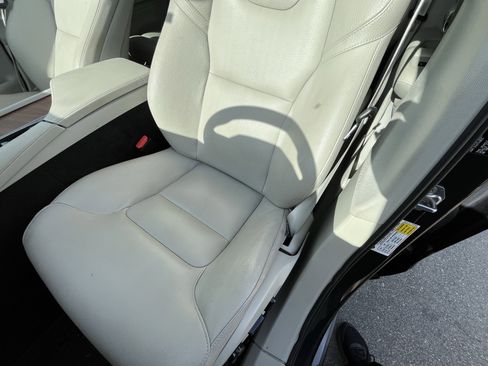 Used 2022 Volvo XC90 T6 Momentum w/ Advanced Package image 17