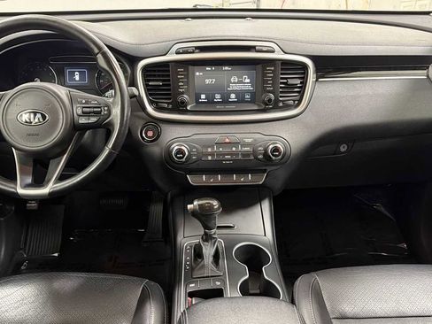 Used 2017 Kia Sorento LX w/ LX Convenience Package image 25