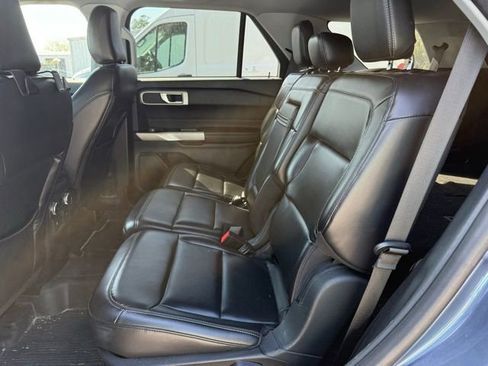 Used 2021 Ford Explorer XLT w/ Equipment Group 202A image 5