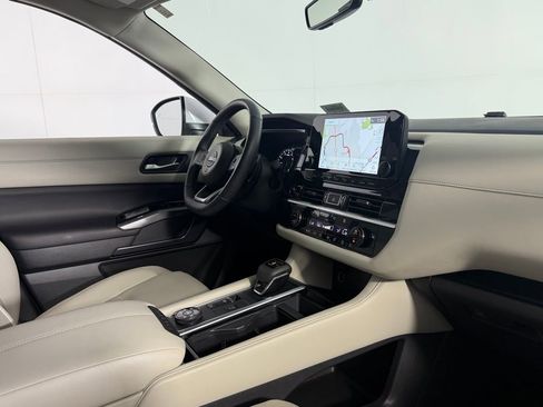 Used 2025 Nissan Pathfinder SL image 31